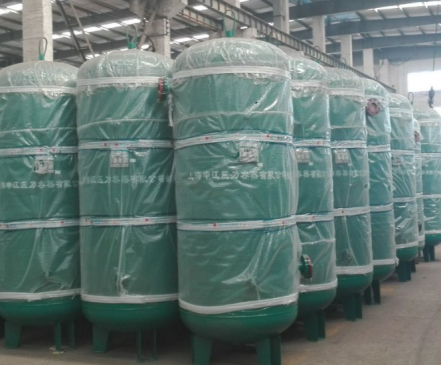 申江厂的储气罐 申江厂的储气罐